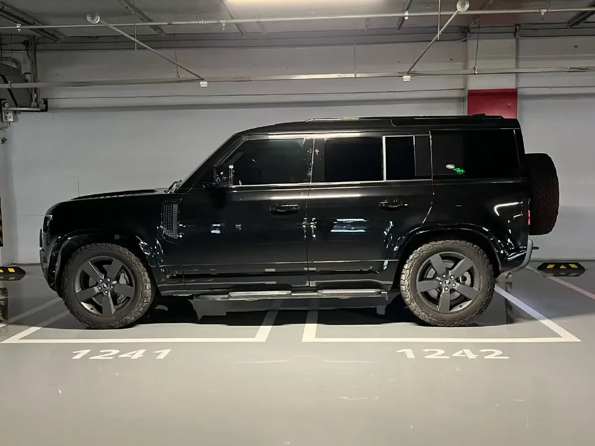 2024 Land Rover Defender 3.0T 400HP L6 8AT,autocango,china used car exporter,china ev exporter,chinese used car exporter,chinese used ev exporter