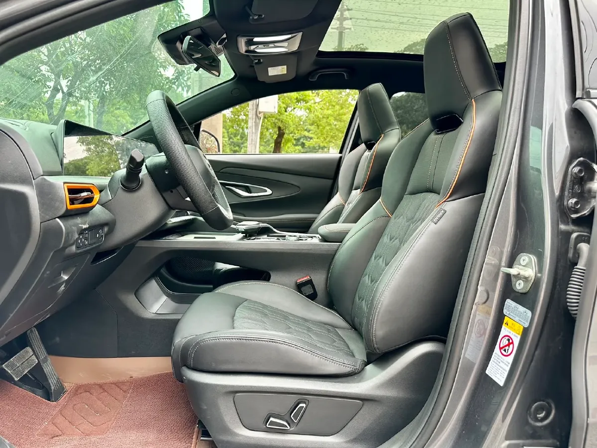 2022 ChangAn UNI-T 2.0T 233HP L4 8AT,autocango,china used car exporter,china ev exporter,chinese used car exporter,chinese used ev exporter