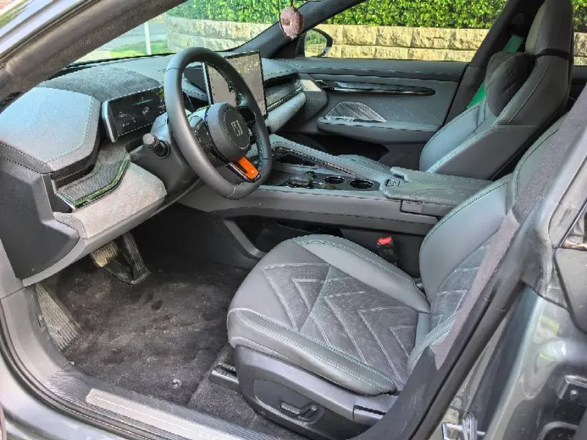 2022 Zeekr 001 BEV 86KWH,autocango,china used car exporter,china ev exporter,chinese used car exporter,chinese used ev exporter