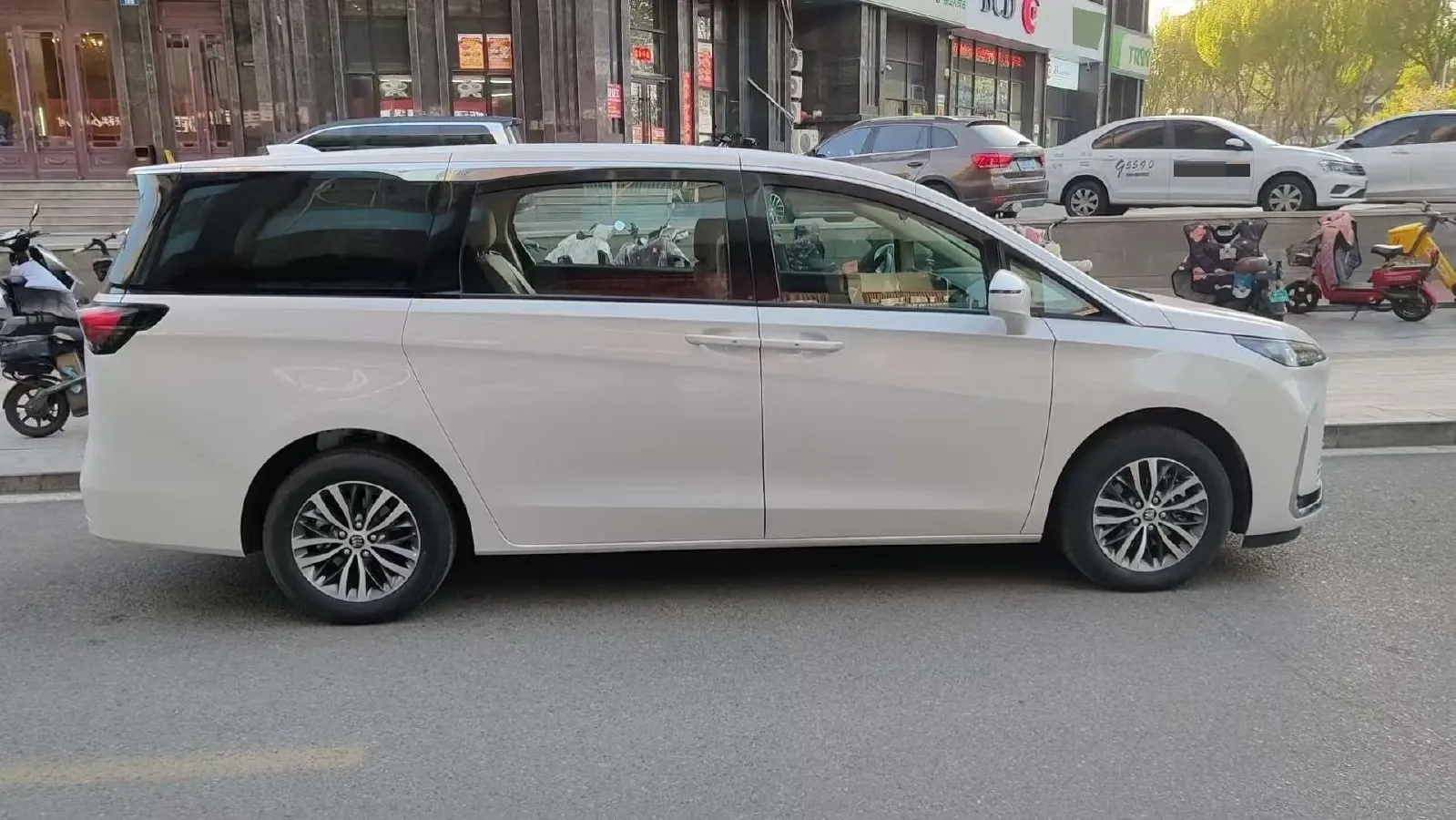 2025 Buick GL8 2.0T 237HP L4 9AT,autocango,china used car exporter,china ev exporter,chinese used car exporter,chinese used ev exporter