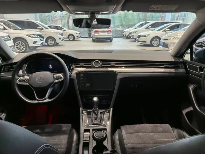 2020 Volkswagen Magotan 2.0T 186HP L4 7DCT,autocango,china used car exporter,china ev exporter,chinese used car exporter,chinese used ev exporter