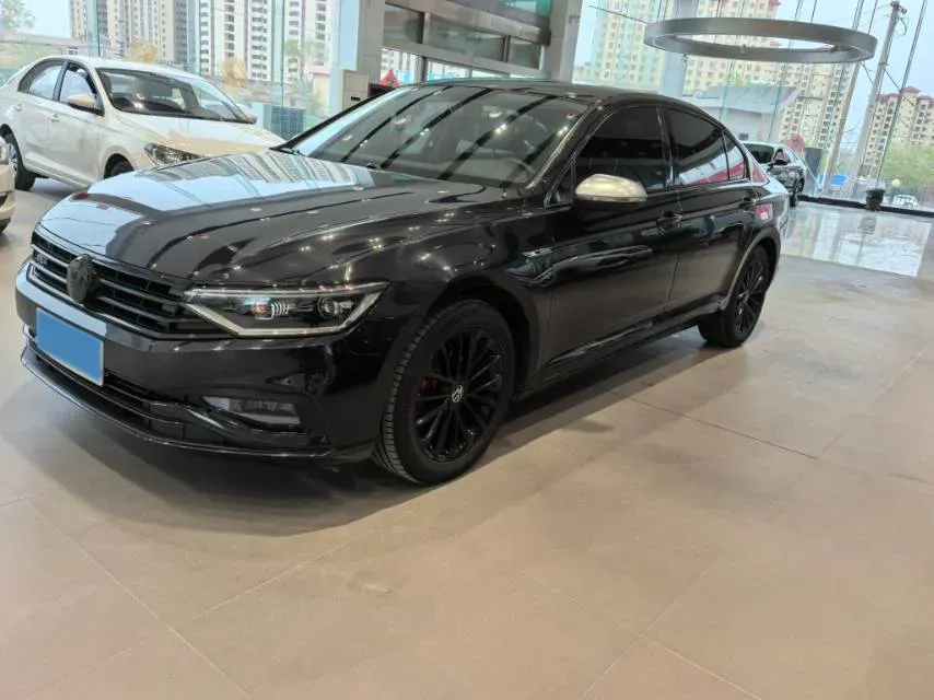 2020 Volkswagen Magotan 2.0T 186HP L4 7DCT,autocango,china used car exporter,china ev exporter,chinese used car exporter,chinese used ev exporter