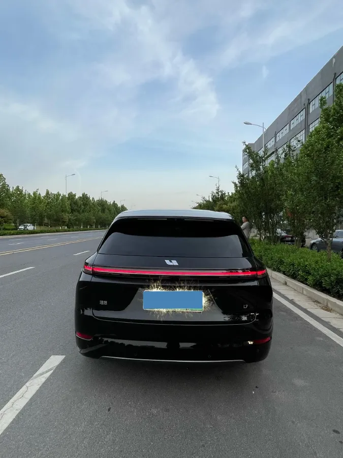 2025 Li L7 Range Extended 154HP REEV,autocango,china used car exporter,china ev exporter,chinese used car exporter,chinese used ev exporter