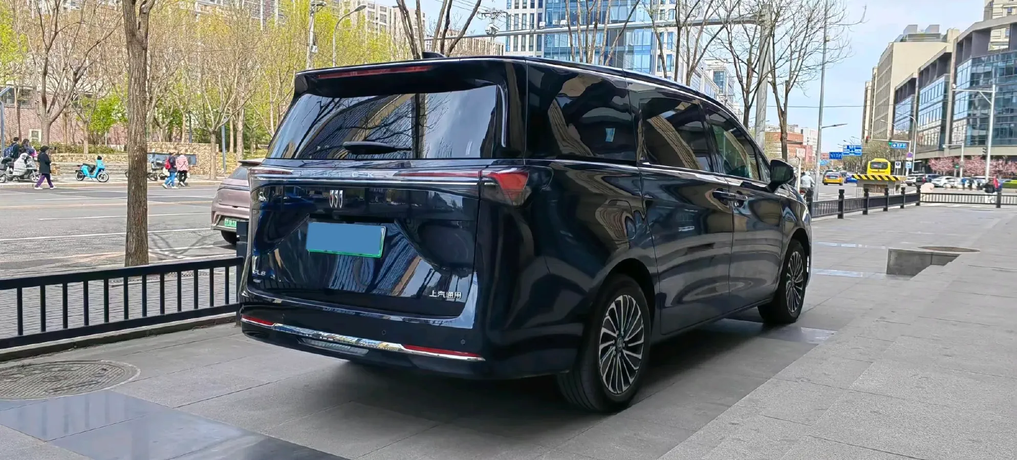 2025 Buick GL8 2.0T 237HP L4 9AT,autocango,china used car exporter,china ev exporter,chinese used car exporter,chinese used ev exporter