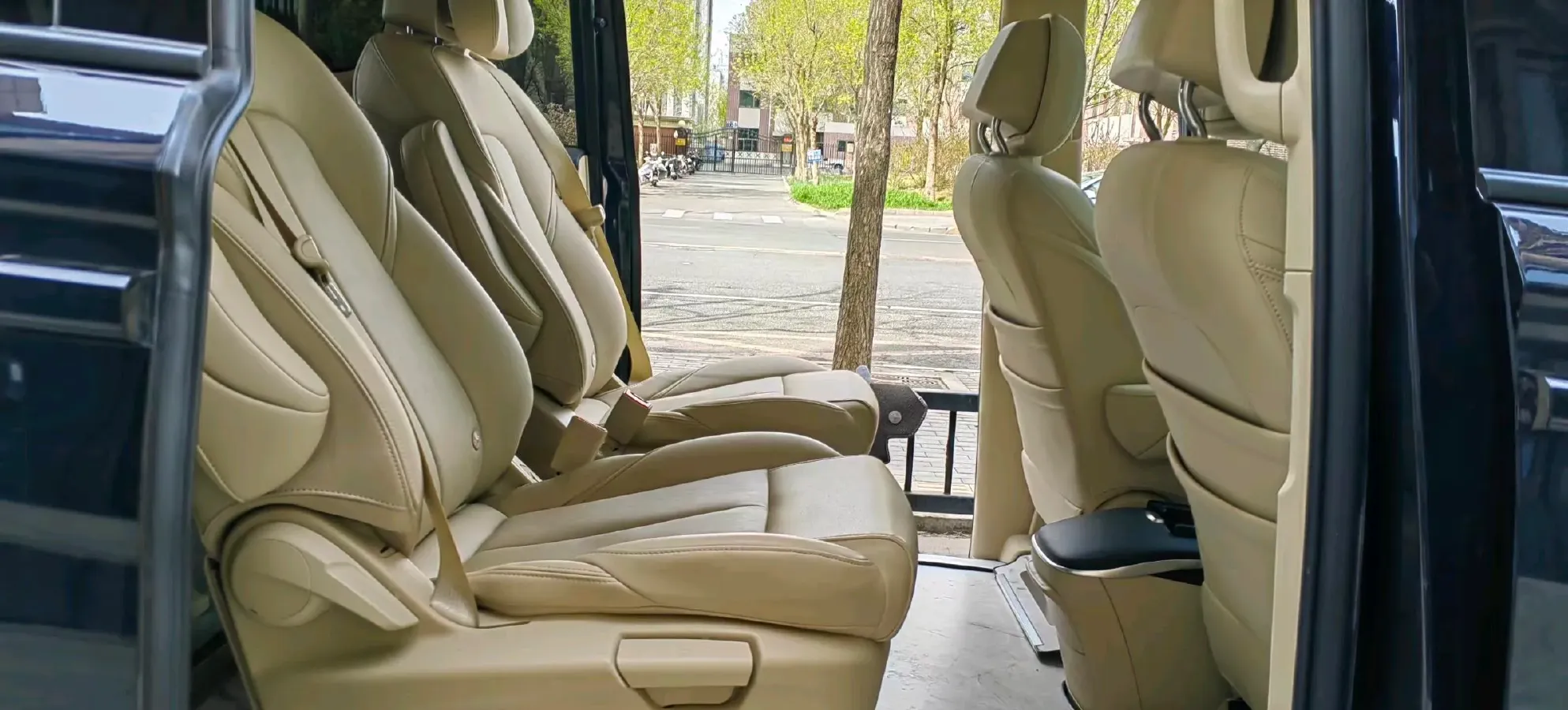 2025 Buick GL8 2.0T 237HP L4 9AT,autocango,china used car exporter,china ev exporter,chinese used car exporter,chinese used ev exporter