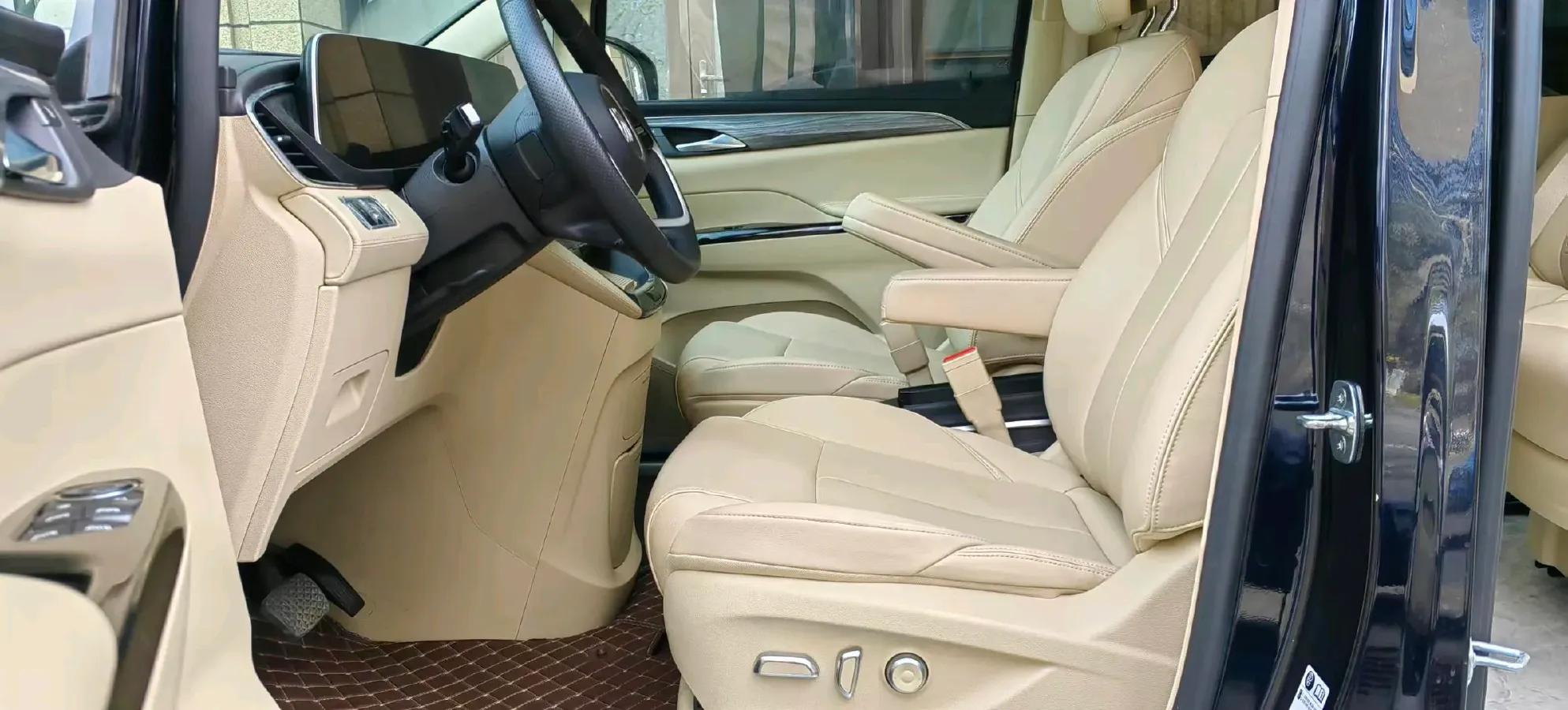 2025 Buick GL8 2.0T 237HP L4 9AT,autocango,china used car exporter,china ev exporter,chinese used car exporter,chinese used ev exporter