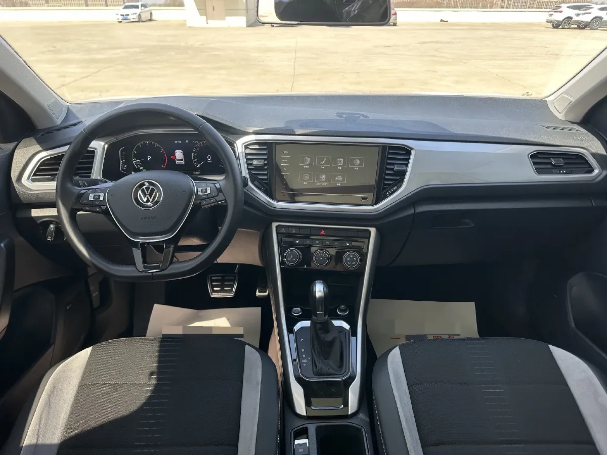 2021 Volkswagen T-Roc 1.4T 150HP L4 7DCT,autocango,china used car exporter,china ev exporter,chinese used car exporter,chinese used ev exporter