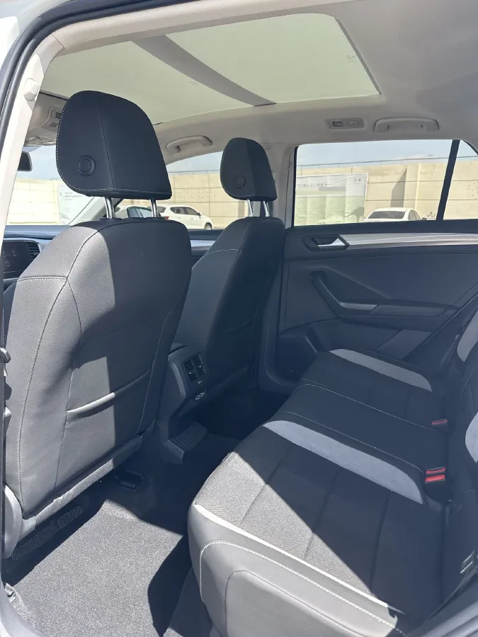 2021 Volkswagen T-Roc 1.4T 150HP L4 7DCT,autocango,china used car exporter,china ev exporter,chinese used car exporter,chinese used ev exporter