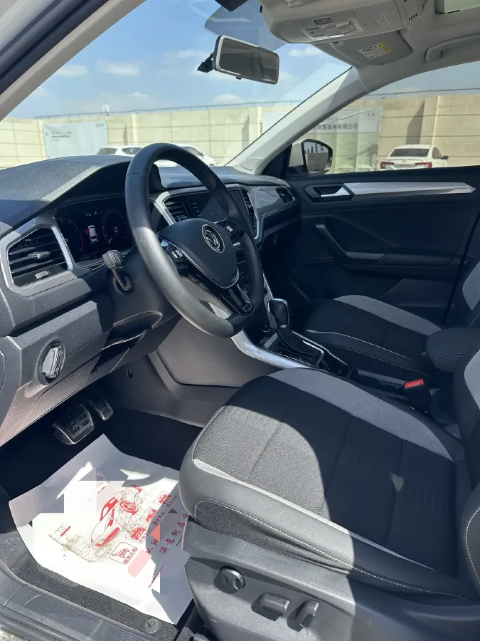 2021 Volkswagen T-Roc 1.4T 150HP L4 7DCT,autocango,china used car exporter,china ev exporter,chinese used car exporter,chinese used ev exporter