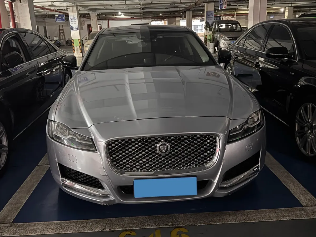 2018 Jaguar XF 2.0T 250HP L4 8AT,autocango,china used car exporter,china ev exporter,chinese used car exporter,chinese used ev exporter