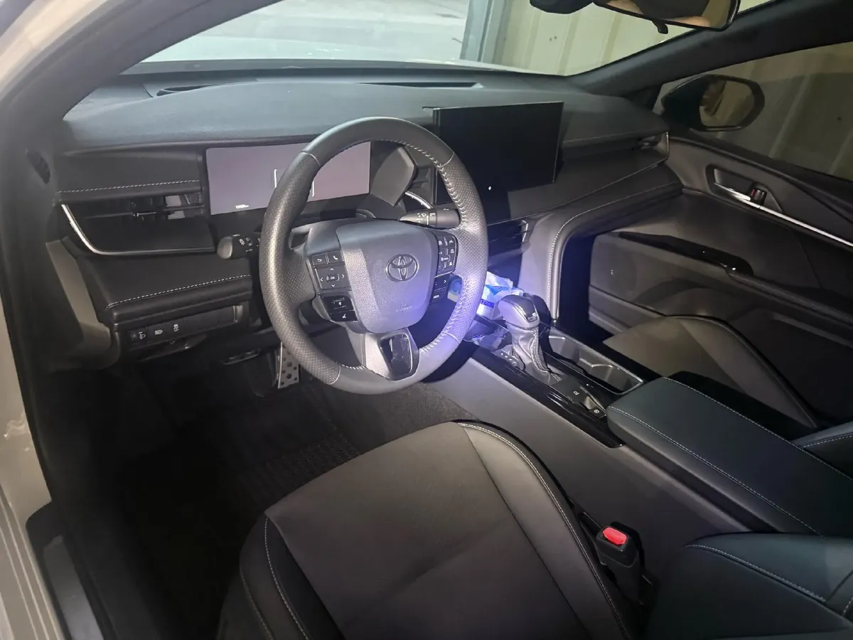 2024 Toyota Camry 2.0L 152HP L4 E-CVT Hybrid,autocango,china used car exporter,china ev exporter,chinese used car exporter,chinese used ev exporter