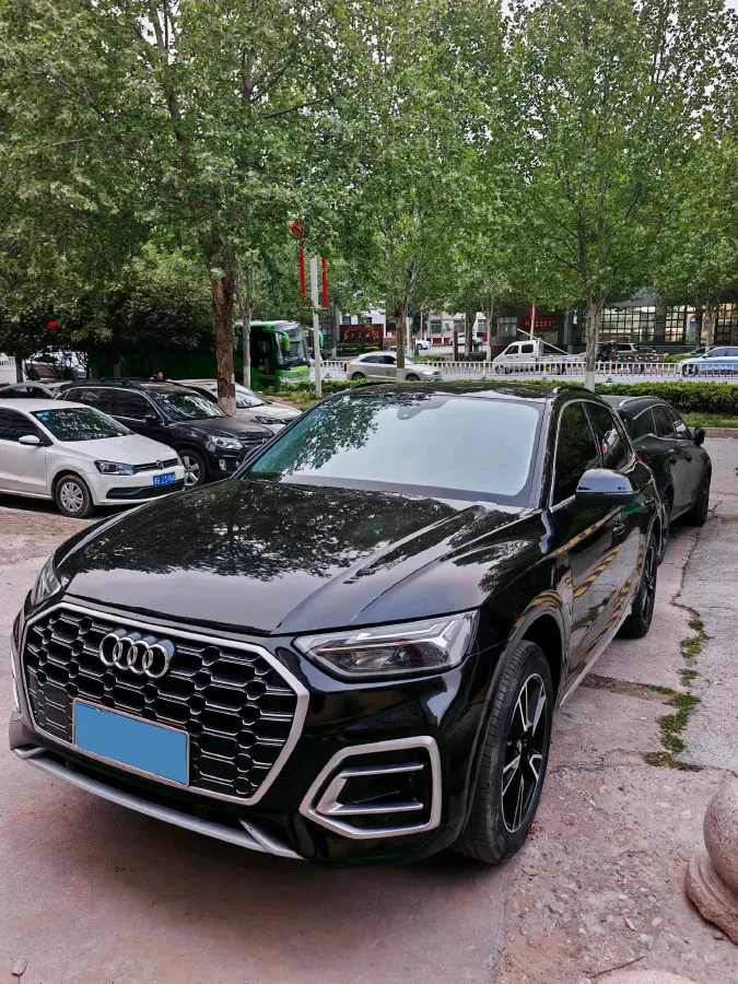 2022 Audi Q5L 2.0T 190HP L4 7DCT,autocango,china used car exporter,china ev exporter,chinese used car exporter,chinese used ev exporter