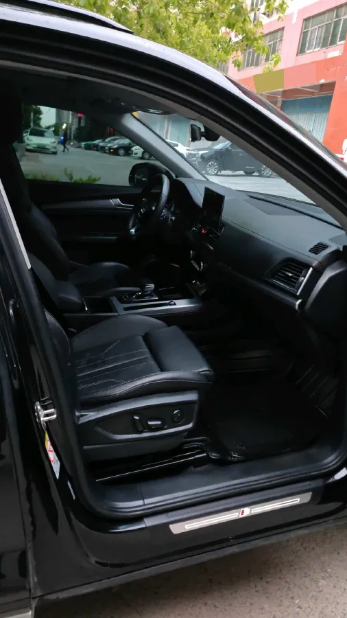 2022 Audi Q5L 2.0T 190HP L4 7DCT,autocango,china used car exporter,china ev exporter,chinese used car exporter,chinese used ev exporter