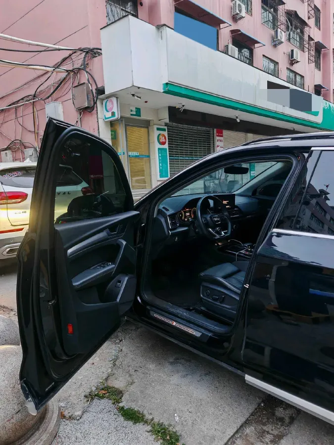 2022 Audi Q5L 2.0T 190HP L4 7DCT,autocango,china used car exporter,china ev exporter,chinese used car exporter,chinese used ev exporter