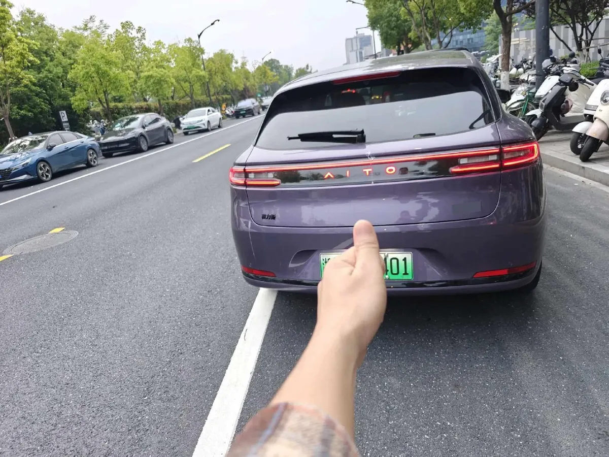 2025 AITO AITO M5 1.5T 152HP L4 REEV 42KWH,autocango,china used car exporter,china ev exporter,chinese used car exporter,chinese used ev exporter