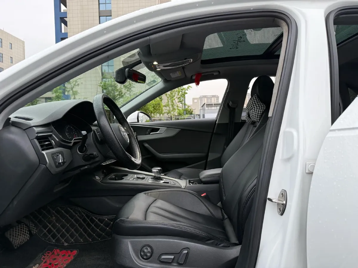 2019 Audi A4L 2.0T 190HP L4 7DCT,autocango,china used car exporter,china ev exporter,chinese used car exporter,chinese used ev exporter