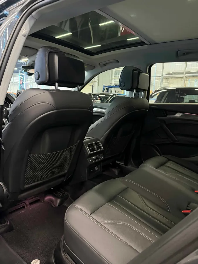 2022 Audi Q5L 2.0T 190HP L4 7DCT,autocango,china used car exporter,china ev exporter,chinese used car exporter,chinese used ev exporter