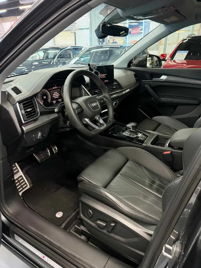 2022 Audi Q5L 2.0T 190HP L4 7DCT,autocango,china used car exporter,china ev exporter,chinese used car exporter,chinese used ev exporter