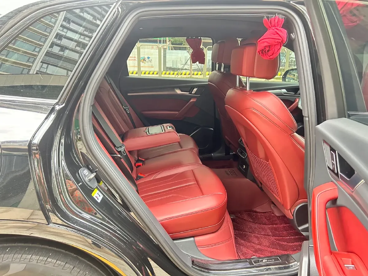 2024 Audi Q5L 2.0T 245HP L4 7DCT,autocango,china used car exporter,china ev exporter,chinese used car exporter,chinese used ev exporter