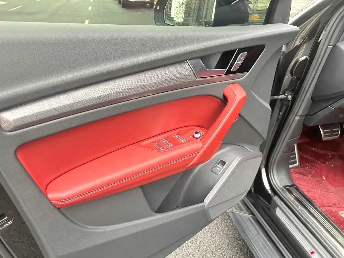 2024 Audi Q5L 2.0T 245HP L4 7DCT,autocango,china used car exporter,china ev exporter,chinese used car exporter,chinese used ev exporter