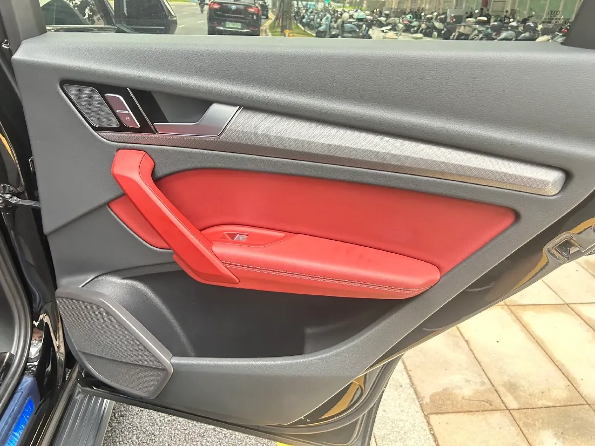 2024 Audi Q5L 2.0T 245HP L4 7DCT,autocango,china used car exporter,china ev exporter,chinese used car exporter,chinese used ev exporter