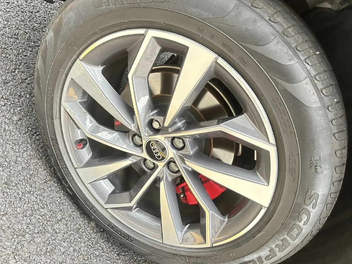 2024 Audi Q5L 2.0T 245HP L4 7DCT,autocango,china used car exporter,china ev exporter,chinese used car exporter,chinese used ev exporter