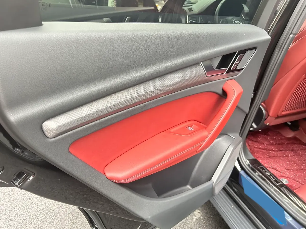 2024 Audi Q5L 2.0T 245HP L4 7DCT,autocango,china used car exporter,china ev exporter,chinese used car exporter,chinese used ev exporter