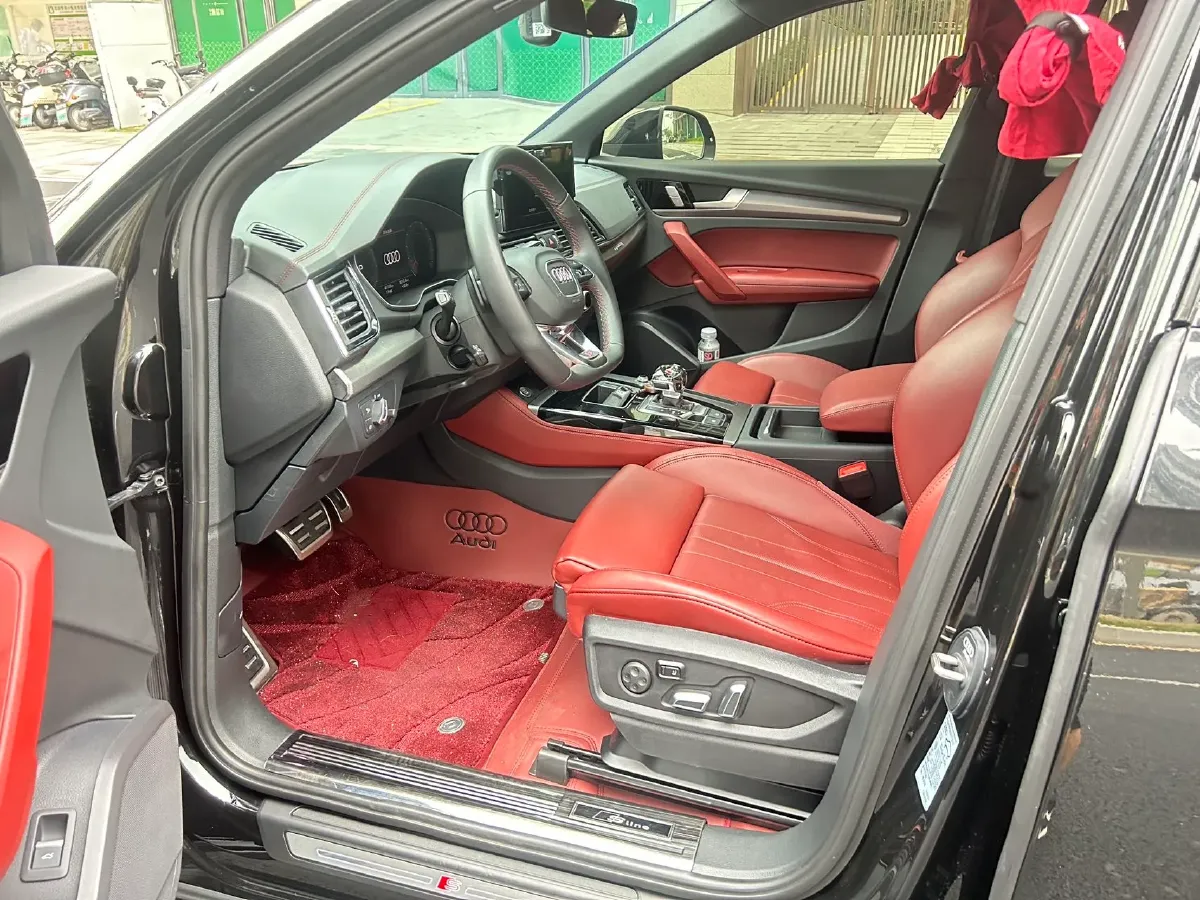 2024 Audi Q5L 2.0T 245HP L4 7DCT,autocango,china used car exporter,china ev exporter,chinese used car exporter,chinese used ev exporter