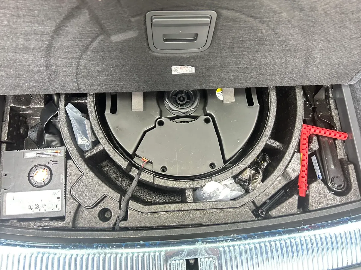 2024 Audi Q5L 2.0T 245HP L4 7DCT,autocango,china used car exporter,china ev exporter,chinese used car exporter,chinese used ev exporter