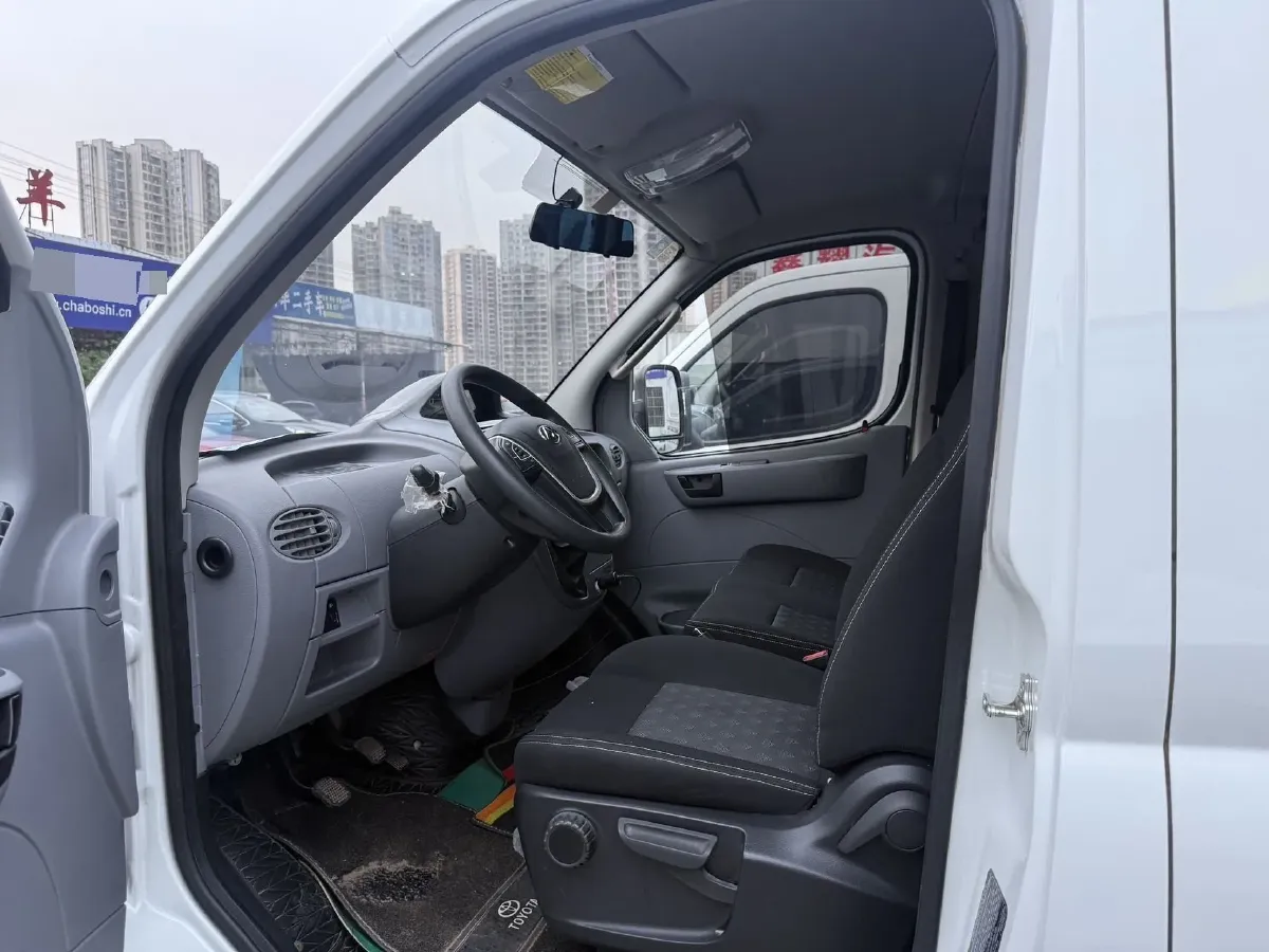 2021 MAXUS XinTu V80 2.0T 139HP L4 6MT,autocango,china used car exporter,china ev exporter,chinese used car exporter,chinese used ev exporter