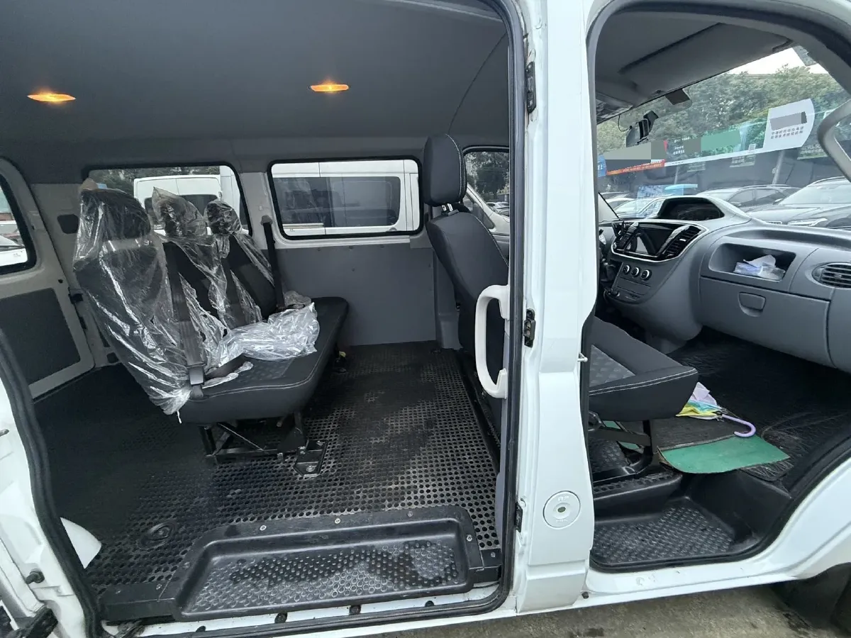 2021 MAXUS XinTu V80 2.0T 139HP L4 6MT,autocango,china used car exporter,china ev exporter,chinese used car exporter,chinese used ev exporter