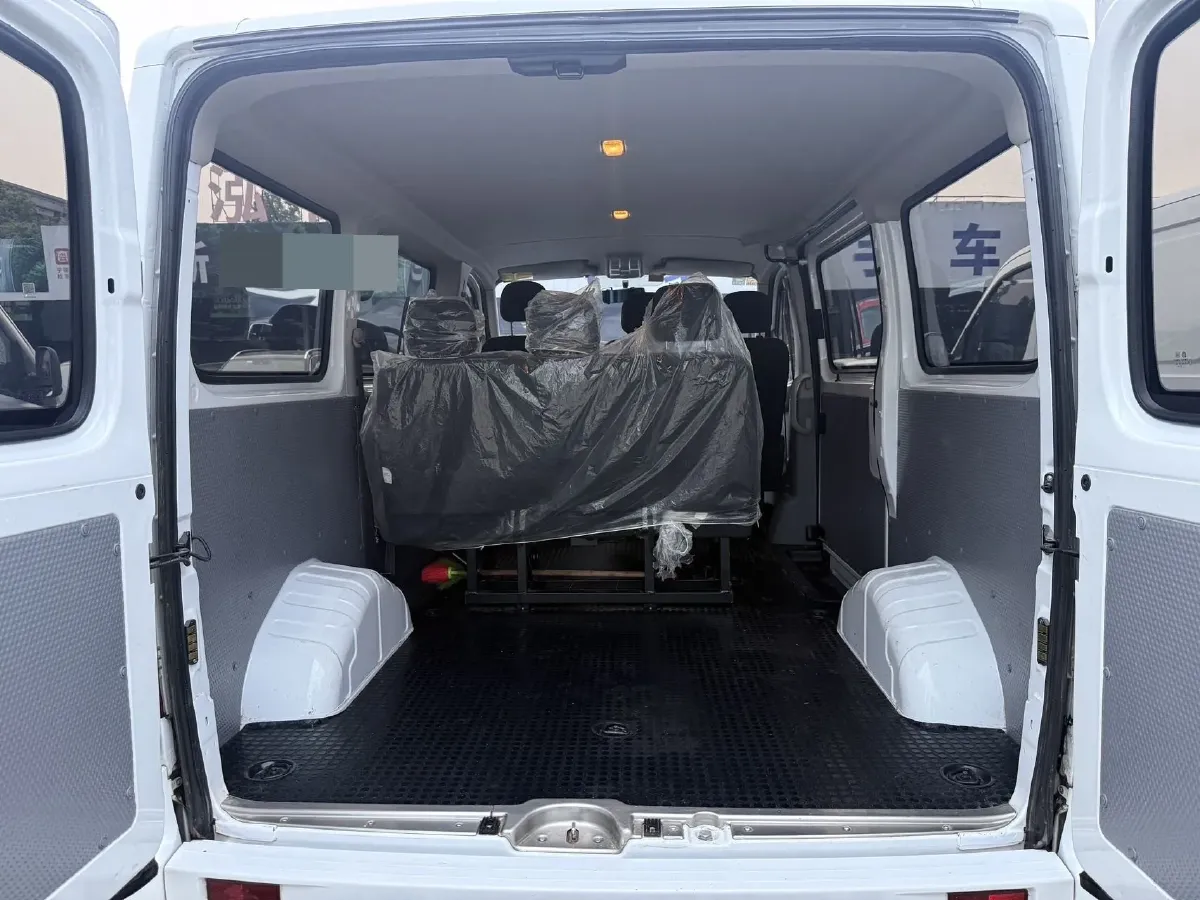 2021 MAXUS XinTu V80 2.0T 139HP L4 6MT,autocango,china used car exporter,china ev exporter,chinese used car exporter,chinese used ev exporter