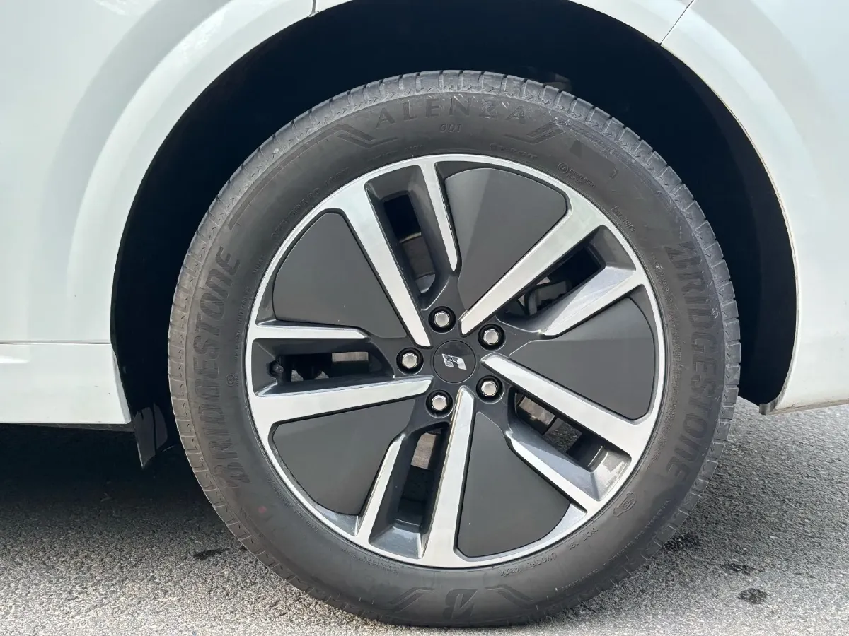 2024 Li L6 Range Extended 154HP L4 REEV 36.8KWH,autocango,china used car exporter,china ev exporter,chinese used car exporter,chinese used ev exporter