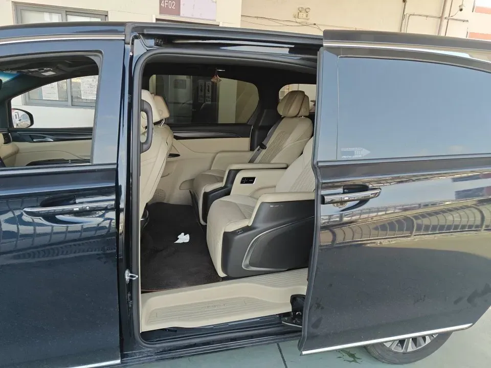 2022 Buick GL8 2.0T 237HP L4 9AT,autocango,china used car exporter,china ev exporter,chinese used car exporter,chinese used ev exporter