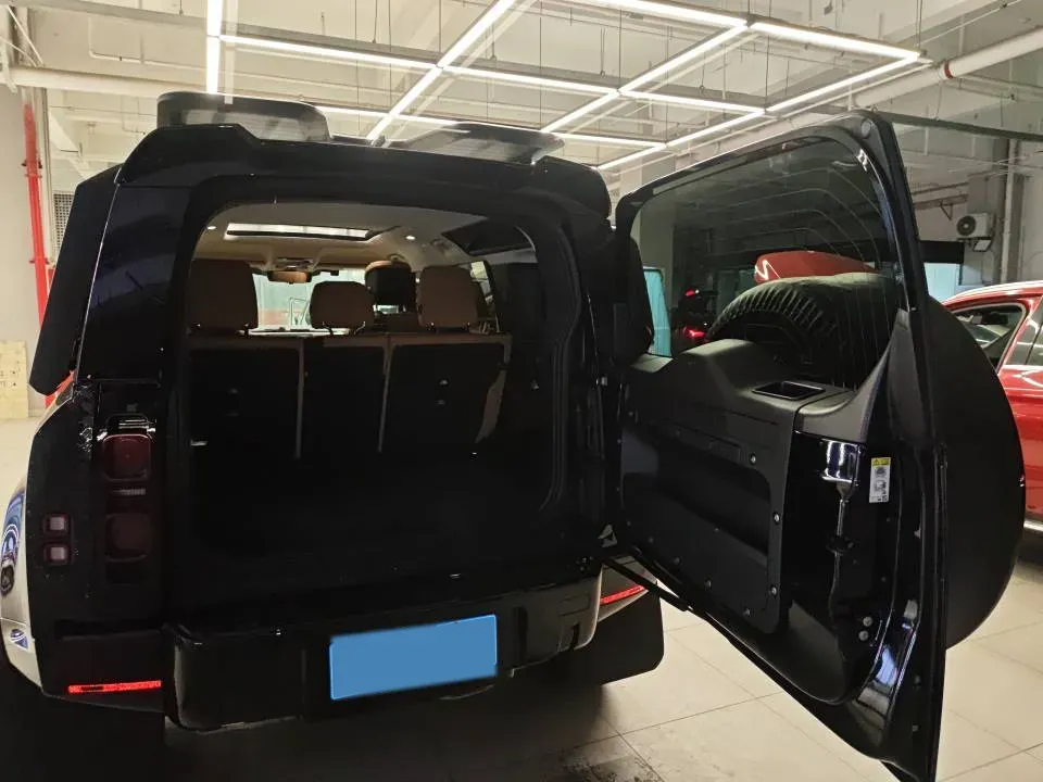 2023 Land Rover Defender 3.0T 400HP L6 8AT,autocango,china used car exporter,china ev exporter,chinese used car exporter,chinese used ev exporter