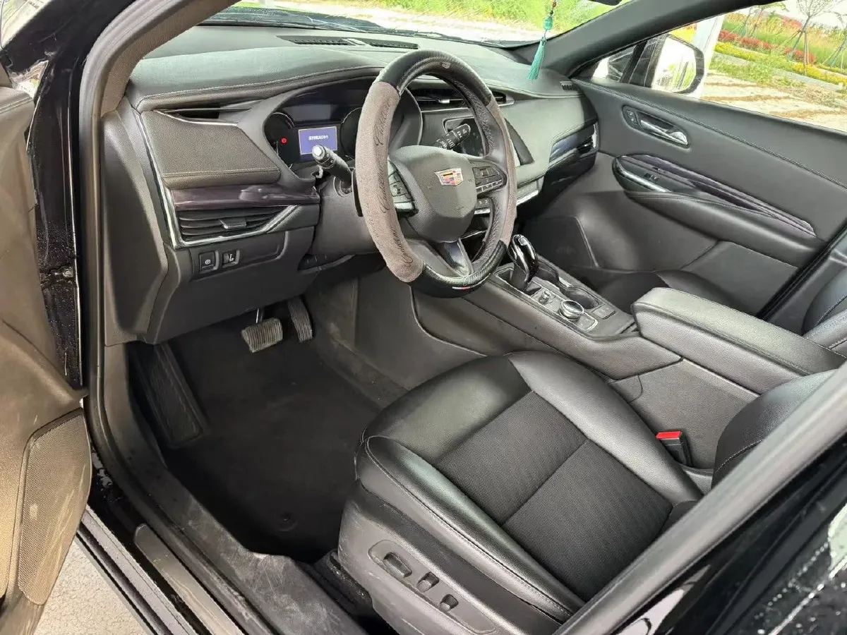 2022 Cadillac XT4 2.0T 237HP L4 9AT,autocango,china used car exporter,china ev exporter,chinese used car exporter,chinese used ev exporter