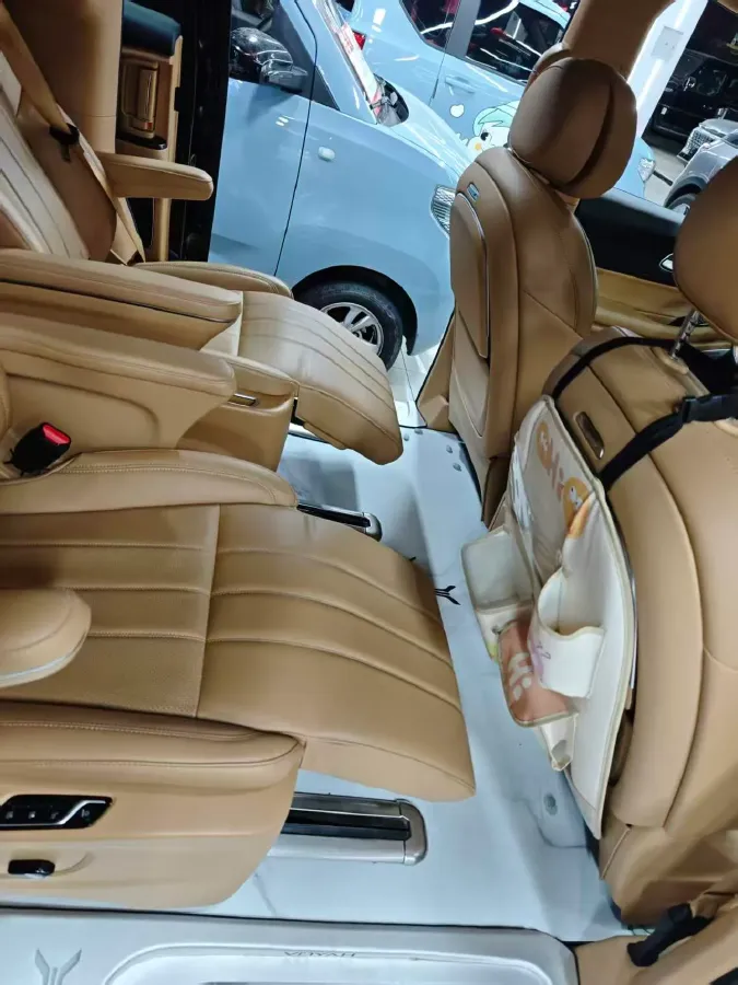 2024 Voyah Dream 1.5T 150HP L4 PHEV 43KWH,autocango,china used car exporter,china ev exporter,chinese used car exporter,chinese used ev exporter