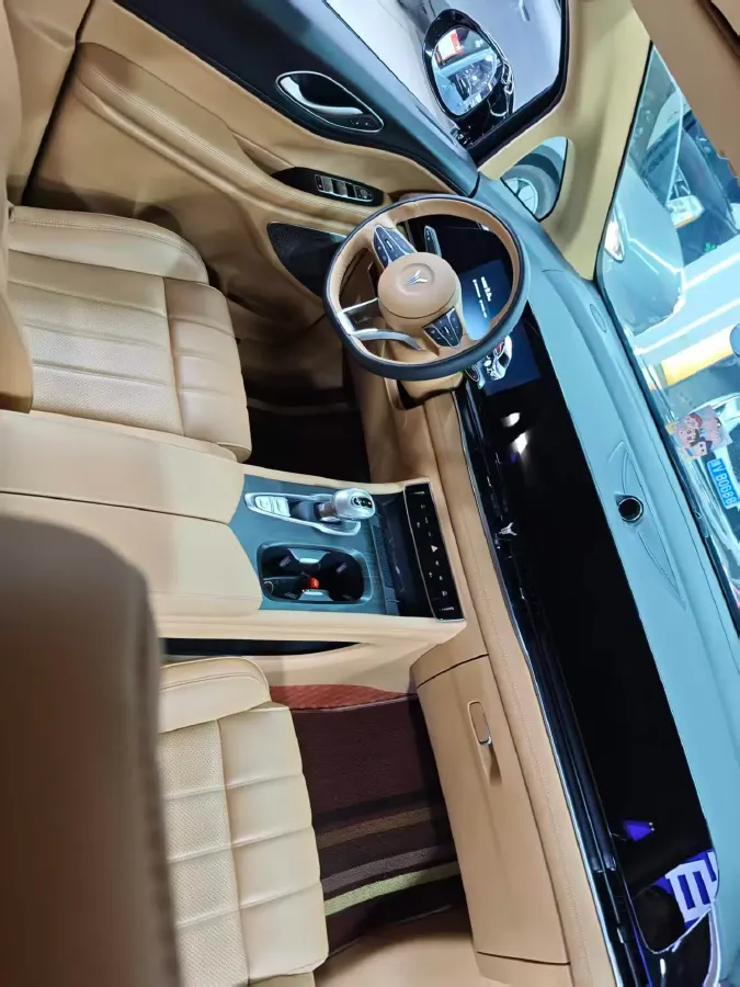 2024 Voyah Dream 1.5T 150HP L4 PHEV 43KWH,autocango,china used car exporter,china ev exporter,chinese used car exporter,chinese used ev exporter