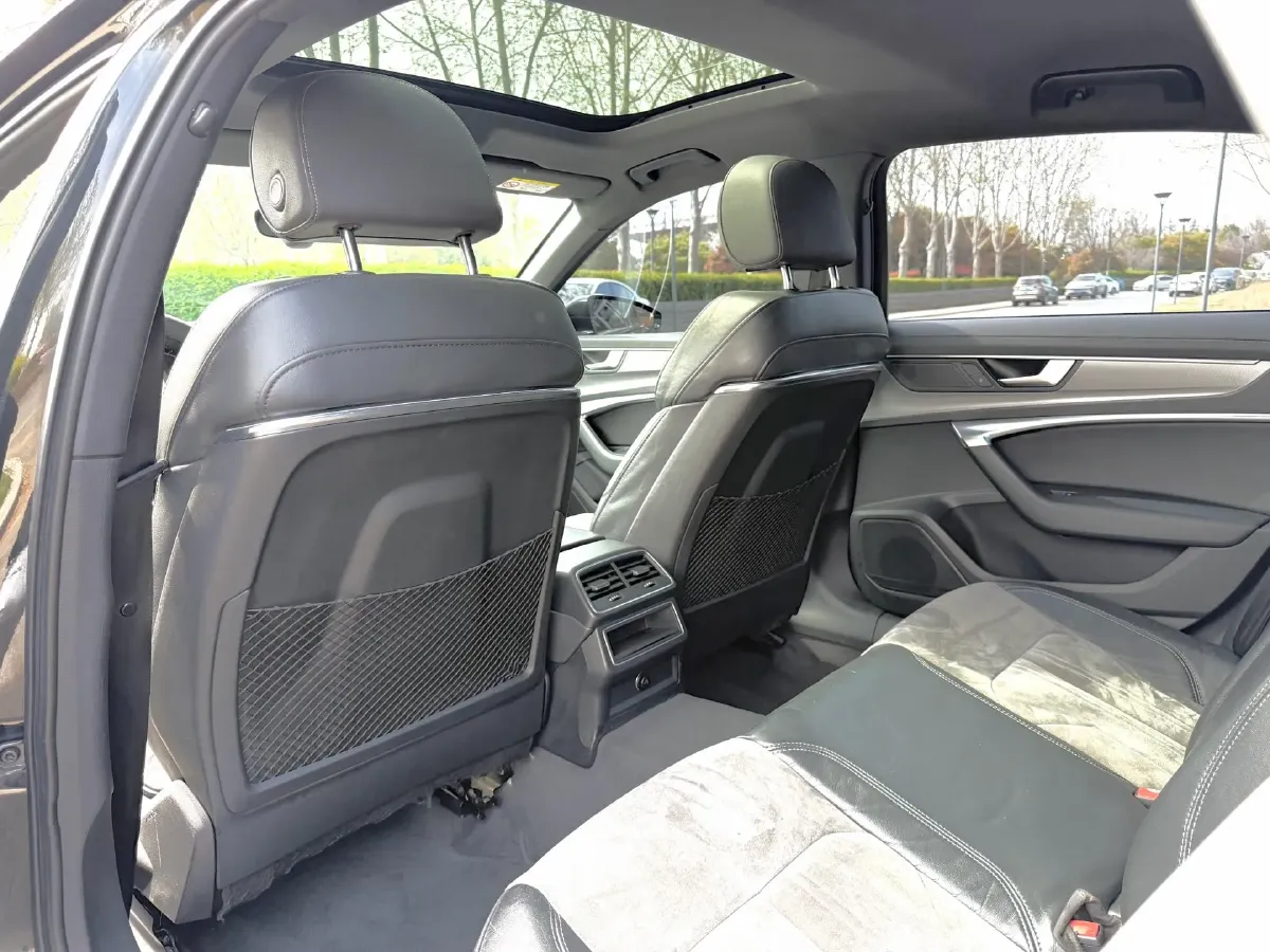 2021 Audi A6L 2.0T 190HP L4 7DCT,autocango,china used car exporter,china ev exporter,chinese used car exporter,chinese used ev exporter