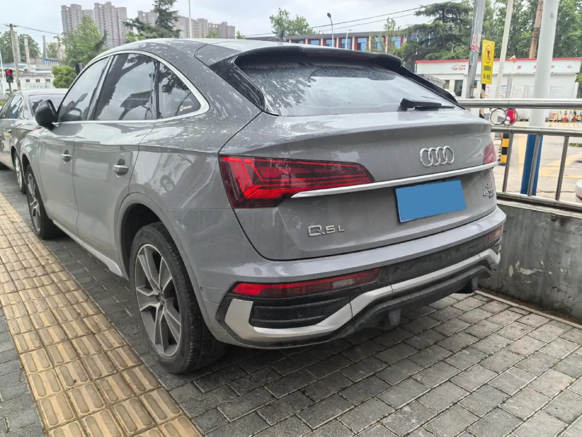 2021 Audi Q5L Sportback 2.0T 252HP L4 7DCT,autocango,china used car exporter,china ev exporter,chinese used car exporter,chinese used ev exporter
