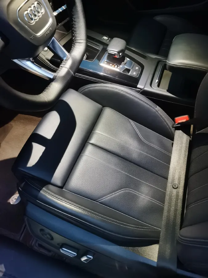 2024 Audi Q5L 2.0T 245HP L4 7DCT,autocango,china used car exporter,china ev exporter,chinese used car exporter,chinese used ev exporter