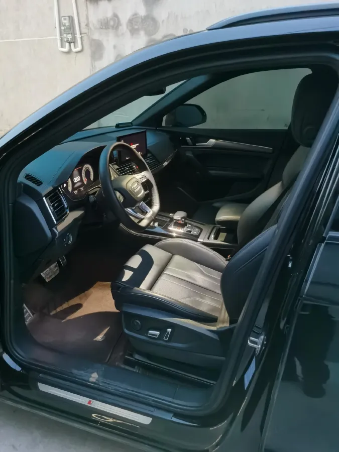 2024 Audi Q5L 2.0T 245HP L4 7DCT,autocango,china used car exporter,china ev exporter,chinese used car exporter,chinese used ev exporter