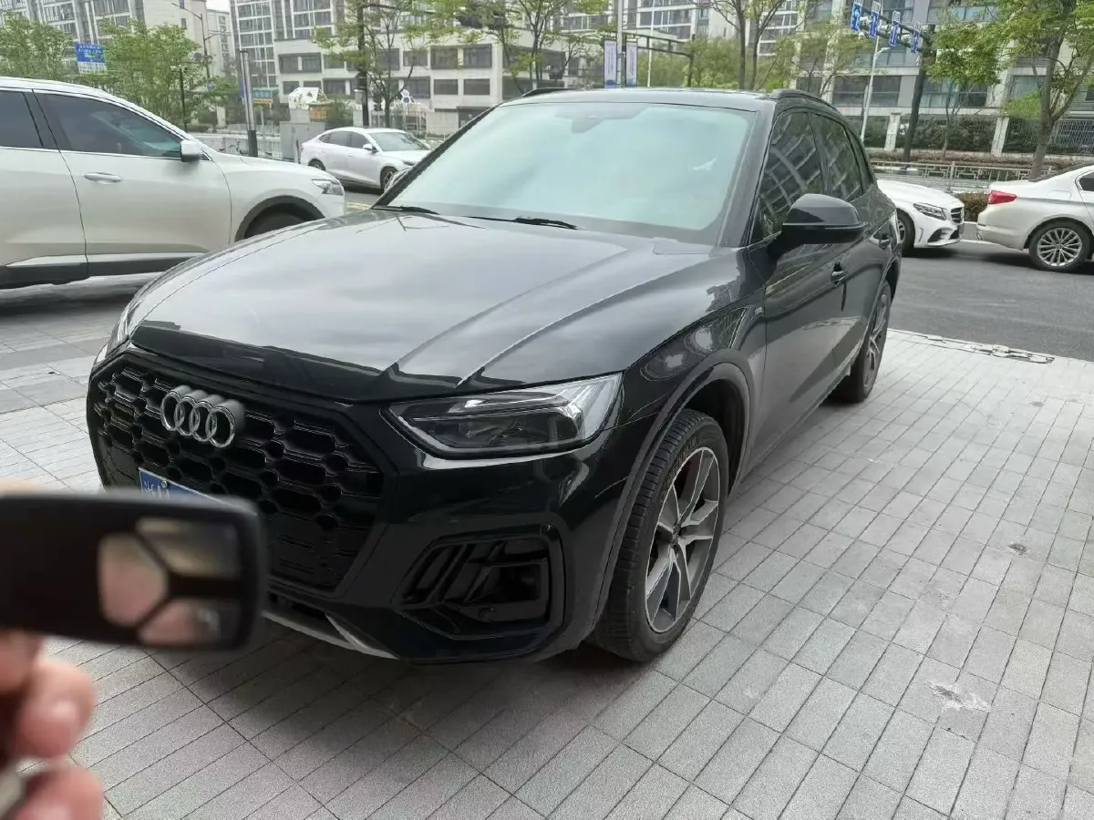 2024 Audi Q5L 2.0T 245HP L4 7DCT,autocango,china used car exporter,china ev exporter,chinese used car exporter,chinese used ev exporter