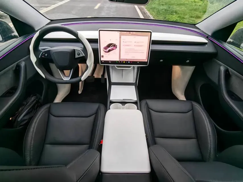 2025 Tesla Model Y BEV 62.5KWH,autocango,china used car exporter,china ev exporter,chinese used car exporter,chinese used ev exporter