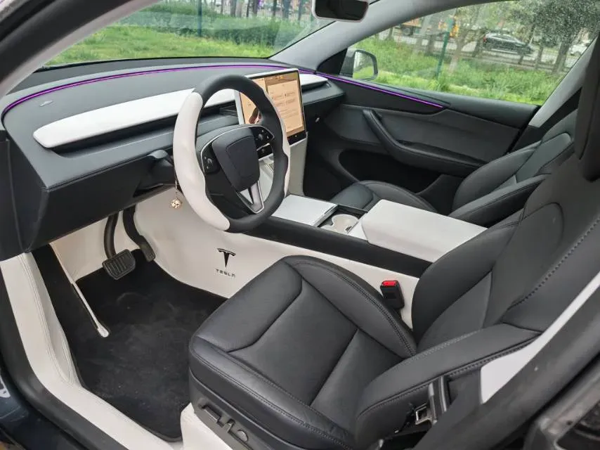 2025 Tesla Model Y BEV 62.5KWH,autocango,china used car exporter,china ev exporter,chinese used car exporter,chinese used ev exporter
