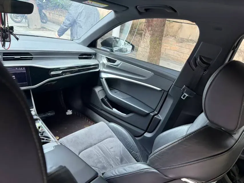 2023 Audi A6L 2.0T 245HP L4 7DCT,autocango,china used car exporter,china ev exporter,chinese used car exporter,chinese used ev exporter