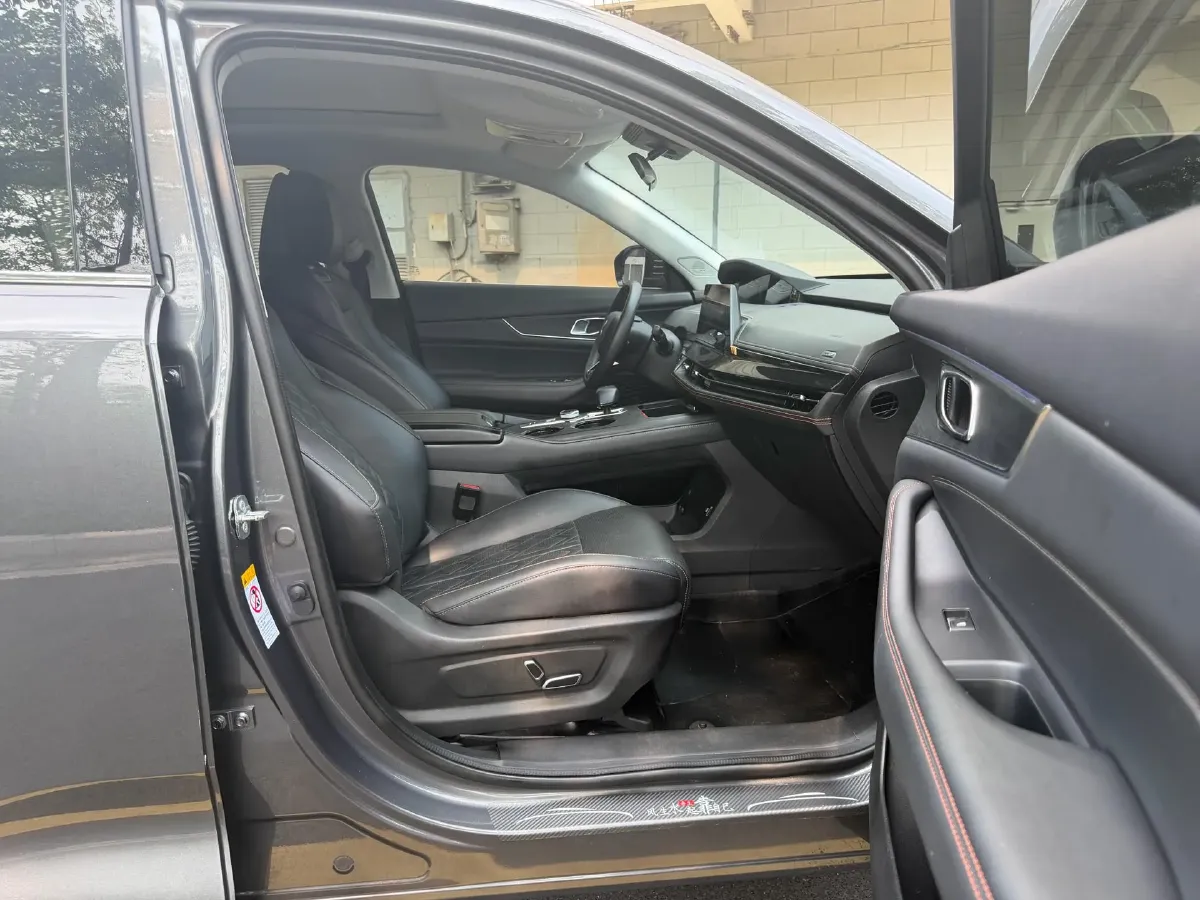 2021 ChangAn UNI-K 2.0T 233HP L4 8AT,autocango,china used car exporter,china ev exporter,chinese used car exporter,chinese used ev exporter