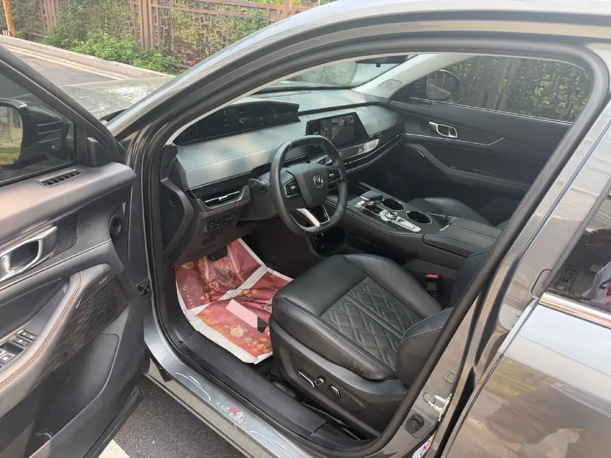 2021 ChangAn UNI-K 2.0T 233HP L4 8AT,autocango,china used car exporter,china ev exporter,chinese used car exporter,chinese used ev exporter