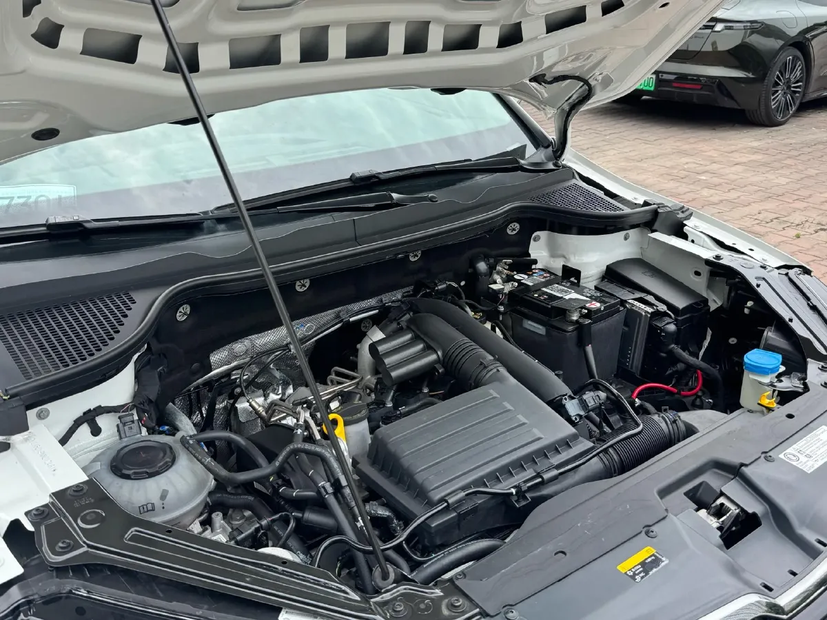 2022 Skoda Karoq 1.4T 150HP L4 7DCT,autocango,china used car exporter,china ev exporter,chinese used car exporter,chinese used ev exporter