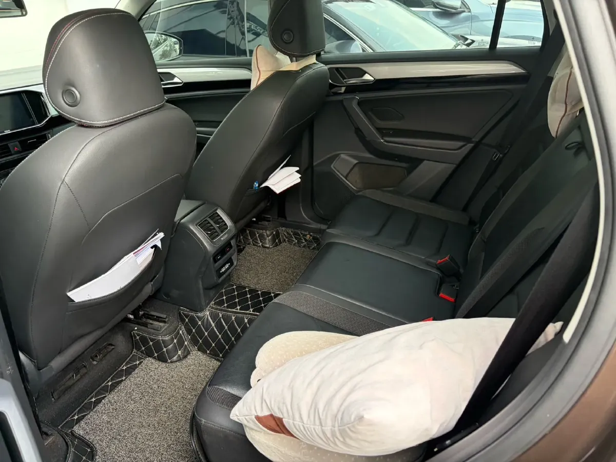 2019 Jeep Cherokee 2.0T 234HP L4 9AT,autocango,china used car exporter,china ev exporter,chinese used car exporter,chinese used ev exporter